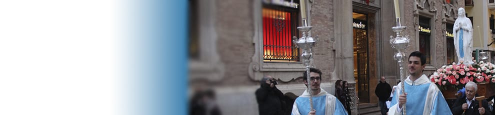 CON NUESTRA SEÑORA DE LOURDES EN SU PROCESIÓN POR EL CENTRO DE LA CIUDAD